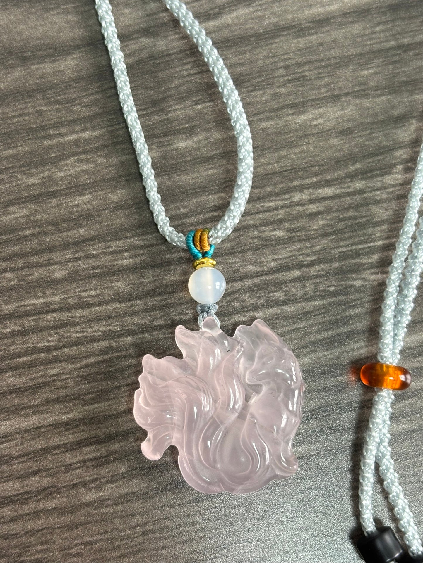 天然石ネックレス,天然石ペンダント,九尾,天然水晶,ローズクォーツ